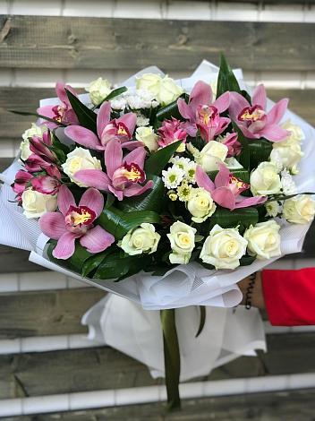 Букет цветов из: Розы и Хризантемы в Городки