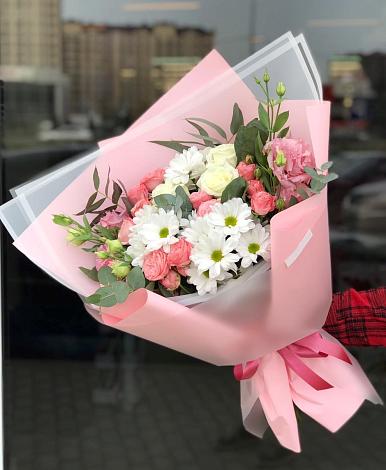 Букет цветов из: Розы, Лизиантусы и Хризантемы в Городки